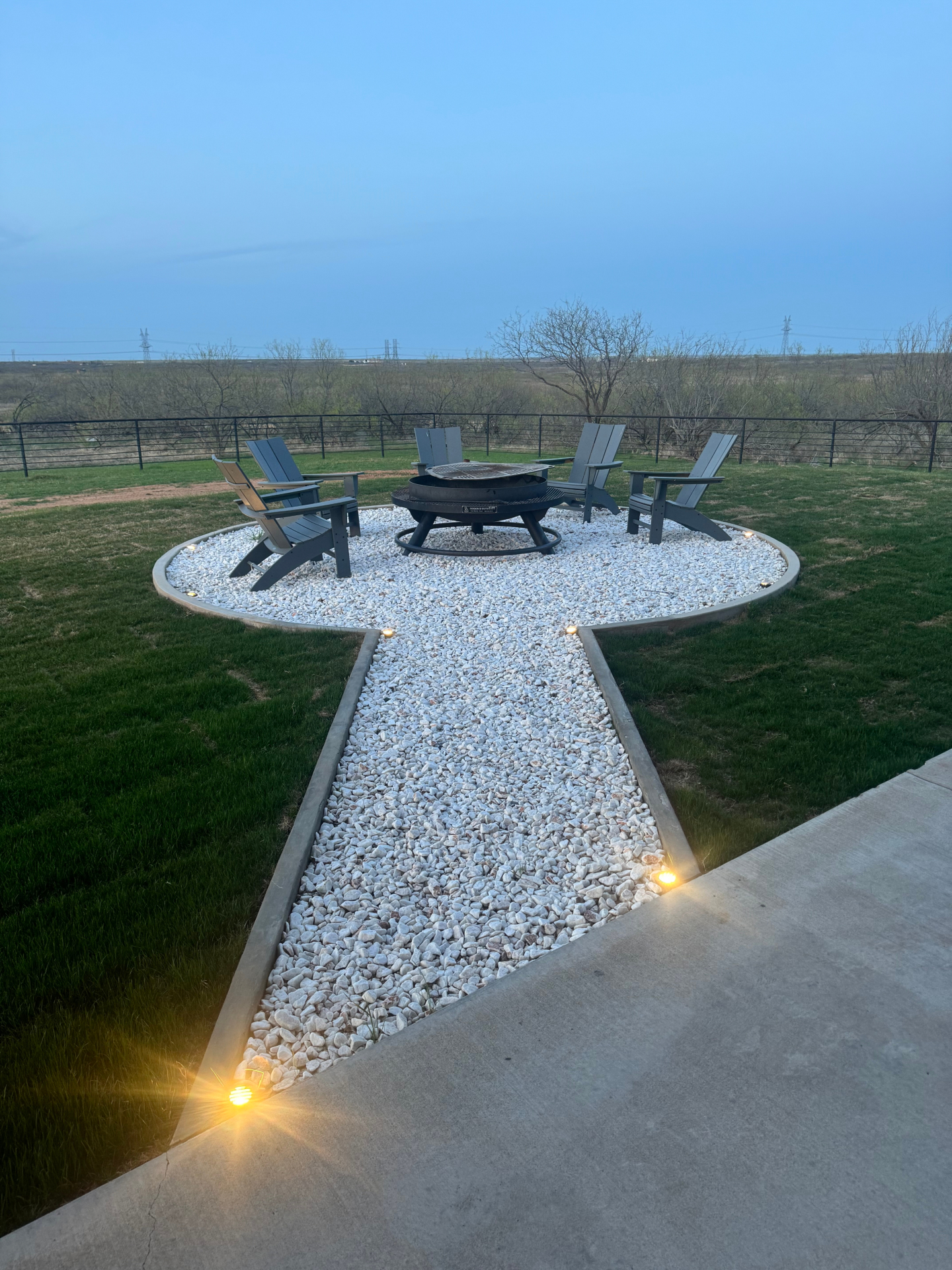 Ｌａｎｄｓｃａｐｅ　ＬＳＢ２０５ Exmark Lazer Z X-Series Mower | Model LRX820AKA726Q1